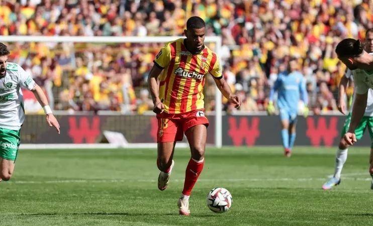 ac米兰中文官方网站-国际比赛日体能课后，阿森纳单刀错失备战德国杯，态度坚定，训练强度明显提升