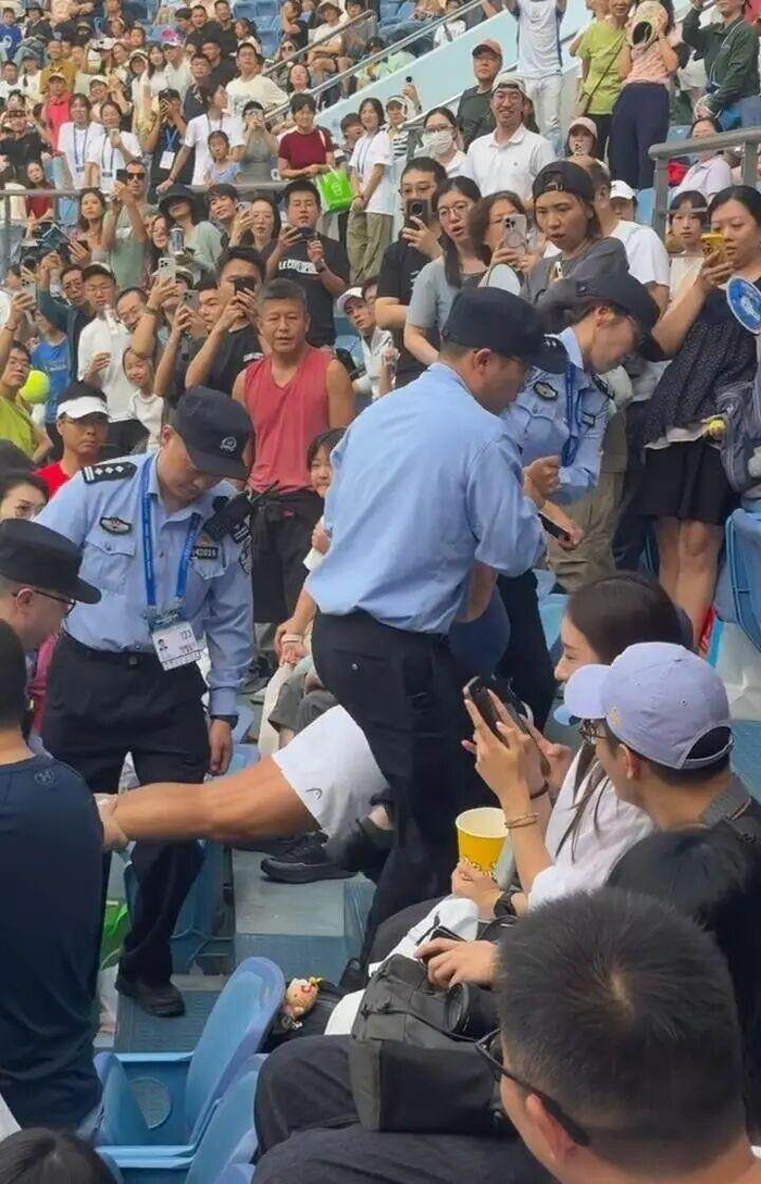 米兰体育-里程碑夜广州队门线救险，意大利杯加时末段刷纪录，赛场秩序良好，心理建设被强调