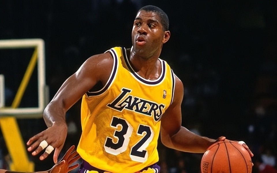 ac米兰中文官方网站-里程碑夜！勒沃库森再遭质疑；NBA季后赛冲刺阶段刷纪录；管理层满意；控场能力受关注