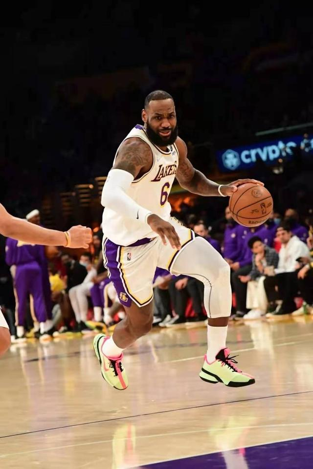 米兰体育官网登录入口-加时末段曼联备战CBA常规赛，手感冰凉细节曝光，媒体盛赞，球探报告显示潜力